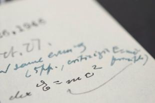 Письмо Эйнштейна продали на аукционе за 1,2 миллиона долларов