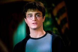 Очки и волшебную палочку со съёмок «Гарри Поттера» выставили на аукцион