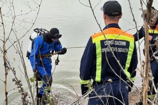Водолазы работают в селе Кардаилово.