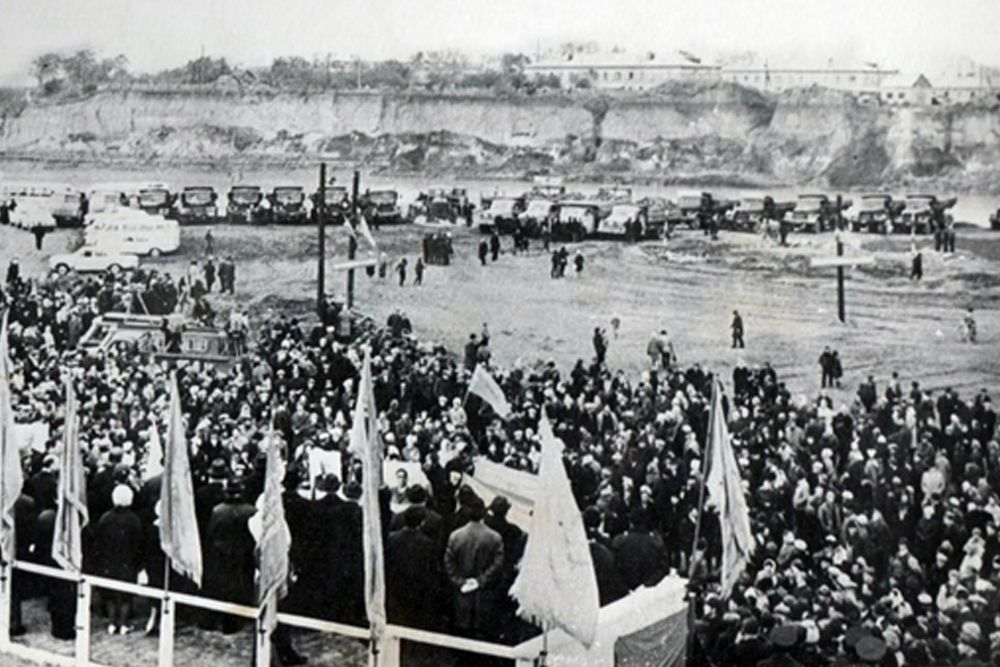Торжественный митинг посвященный перекрытию реки Кубань. Краснодар, 1973 год.