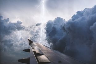 При грозе порывы ветра будут достигать до 15-20 м/с