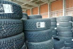 Фуру с нелегальными шинами известных марок (NOKIAN, Continental, Goodyear, Pirelli, Bridgestone и «Michelin задержали в Карасукском районе Новосибирской области.