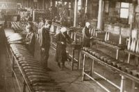 В Красноярск в годы войны было эвакуировано 29 заводов и фабрик.