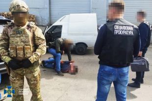 В Черкассах военнослужащий Национальной гвардии торговал оружием