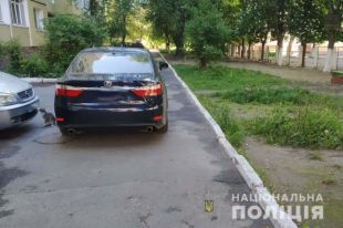 В Ровно во дворе многоэтажки водитель сбил пенсионерку: женщина погибла