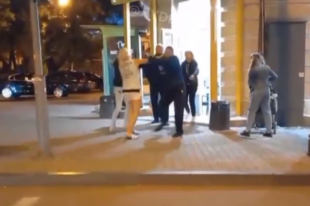 В Одессе мужчина избил женщину за то, что ее собака подошла к ребенку