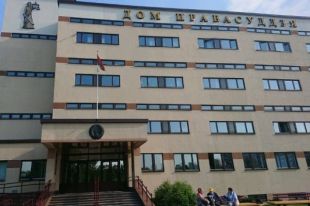 Суд в Минске отказался отпустить девушку Протасевича.