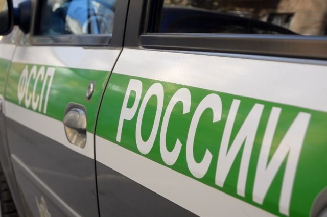 Шесть автомобилей арестовали судебные приставы в рыбинской автошколе ДОСААФ