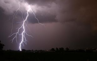 В Черниговской области из-за молнии загорелись два дома