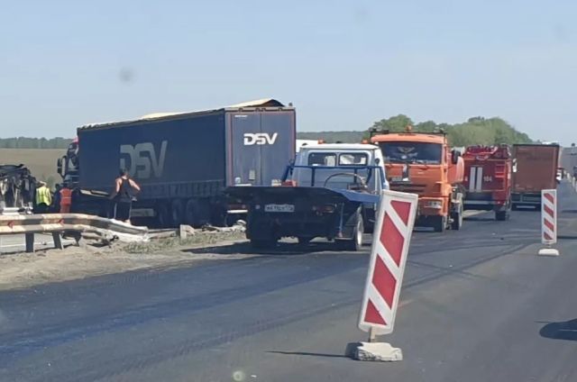 Три грузовика столкнулись на трассе М-5 в Челябинской области