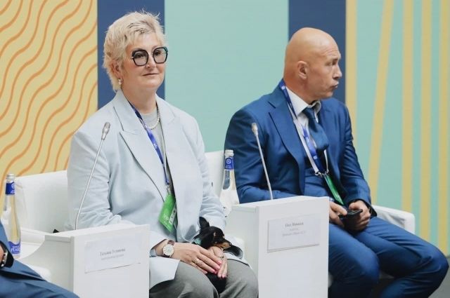 Татьяна Устинова была гостьей международного Книжного салона, проходившего в Петербурге. 