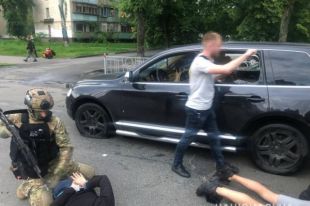Заставили выплатить несуществующий долг: в Киеве похитили женщину