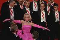 Мэрилин Монро в фильме «Джентльмены предпочитают блондинок» (1953).