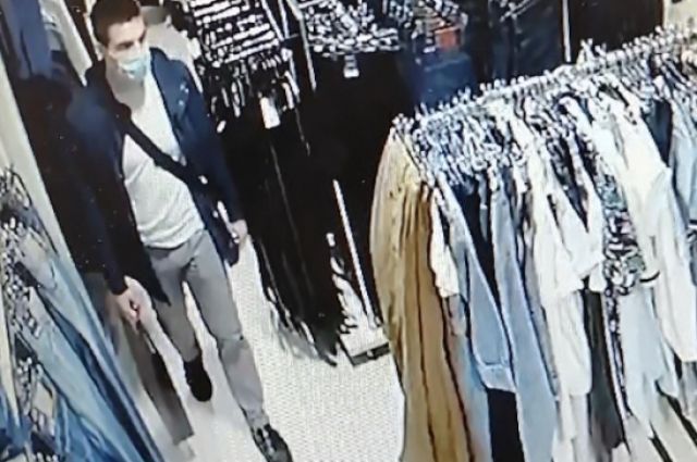 Полиция Тольятти ищет подозреваемого в краже одежды из магазина