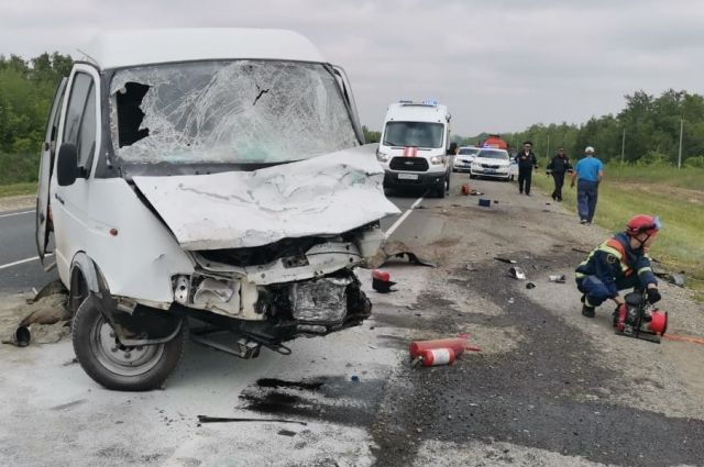 Водитель ВАЗа разбился насмерть об ГАЗель под Саратовом