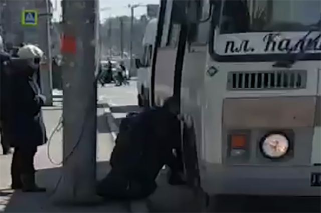 В автобусах Новосибирска поставят подъемники из-за скандала с инвалидом
