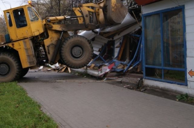 В Перми снесли киоски и павильоны на улице Петропавловской и Компросе