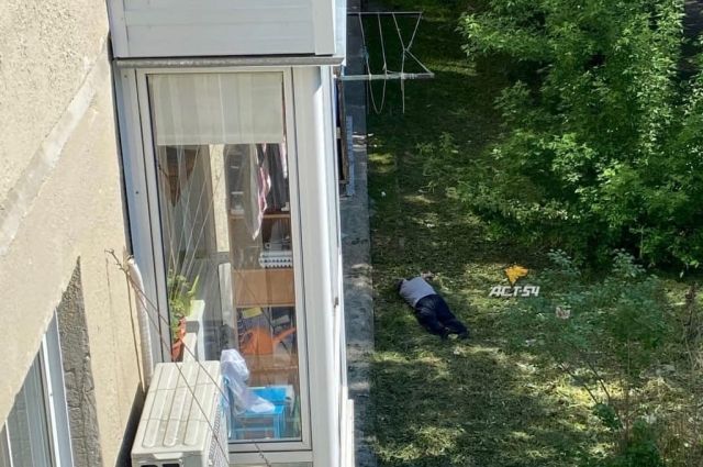 Сонник выпал из окна. Мужчина выпал из окна 02.06.2022 Киров. В Туле выпал парень из окна. Тула из окна.