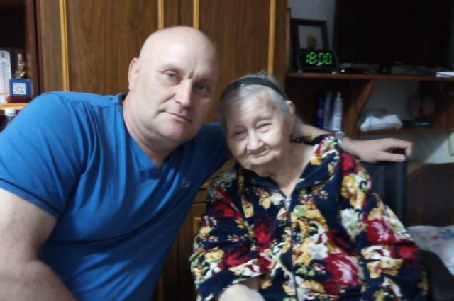«Оставить бабушку — грех». Ветеран войны встретилась с внуком через 27 лет