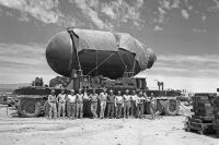 16 июля 1945 г. произошло первое успешное испытание ядерного оружия. На полигоне Аламогордо в США взорвали «Штучку» – первую плутониевую бомбу.