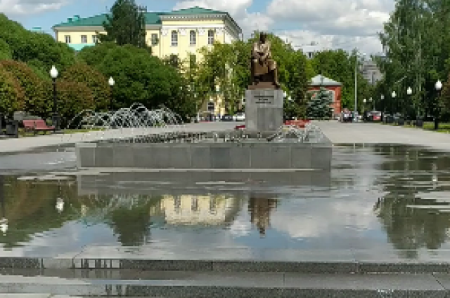 В центре Екатеринбурга из-за сломанного фонтана образовался потоп