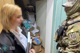 В Одессе полицейская воровала наркотики с вещдоков и продавала их