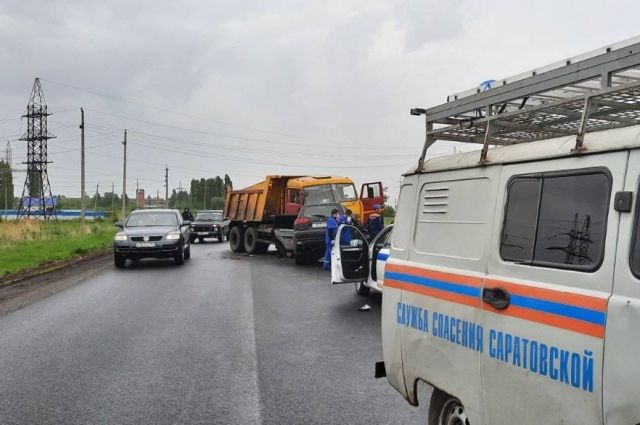 В Балашове водитель Mitsubishi разбился насмерть об КамАЗ