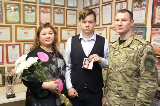 Подросток из Сургута награжден медалью «За спасение погибающих на водах»