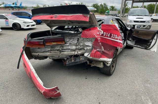 Автомобиль гонщика Александра Дышливенко разбился о стену