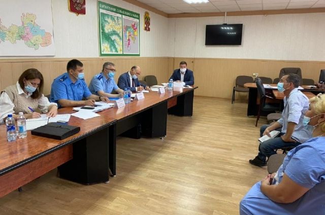 Прокурор Оренбуржья жестко предупредил главу Соль-Илецкого округа о недопустимости выявленных нарушений в сфере ЖКХ.