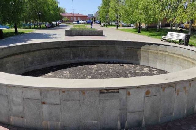 В поселке Ростоши починили и запустили фонтан, который мог ударить граждан током. 