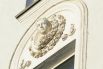 На фасаде здания БГУ разместился скульптурный медальон с изображением Зои Космодемьянской (ул. Ленина, 9)