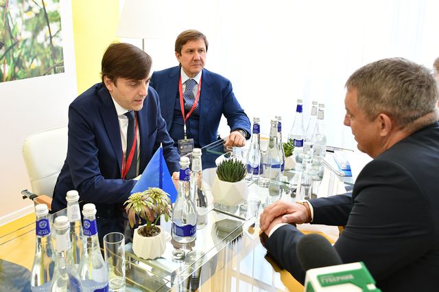 Брянский губернатор встретился с министром просвещения РФ