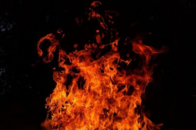 В Татарстане ночью при пожаре погибла женщина, двое мужчин - в реанимации