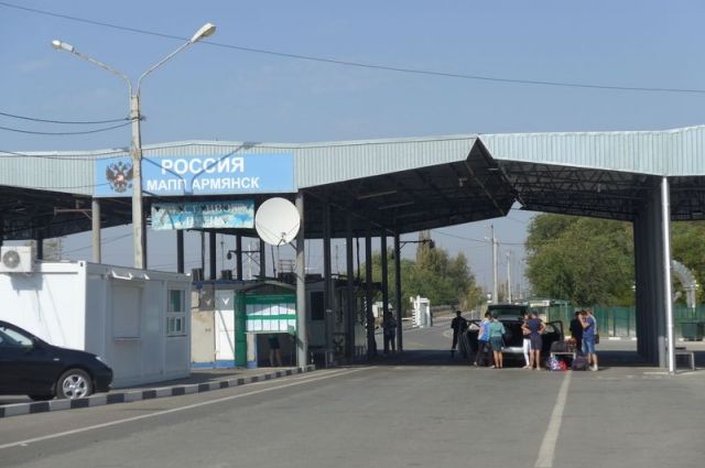 Украина закрывает на две недели пункт пропуска на границе с Крымом