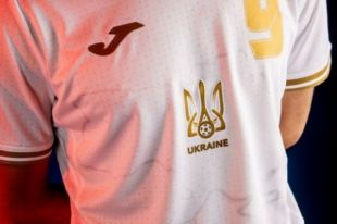 Форма сборной Украины утверждена в соответствии с правилами УЕФА.