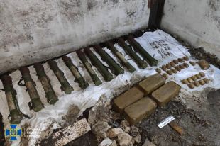 Под Славянском правоохранители обнаружили тайник с оружием