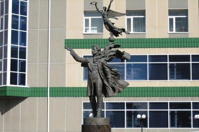 День рождения Александра Пушкина отметили в центральной библиотеке Сургута