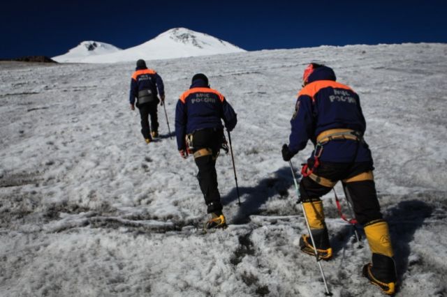 Альпинист из Самары провалился между льдами Эльбруса