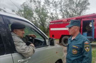 Спасатели готовы к экстренной эвакуации жителей.