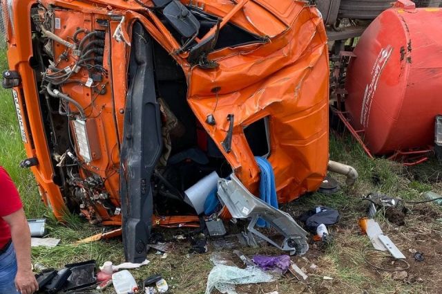 Под Бугурусланом в ДТП погиб водитель опрокинувшегося нефтевоза