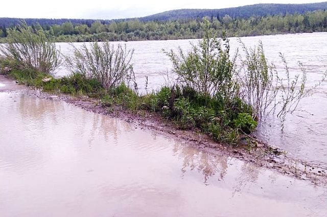 Уровень реки возле Тулуна поднялся выше критической отметки