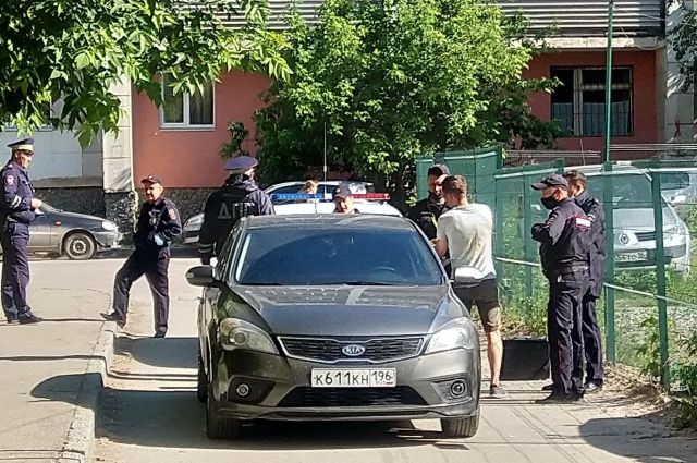 В Екатеринбурге автомобилисты подрались лопатами и открыли стрельбу