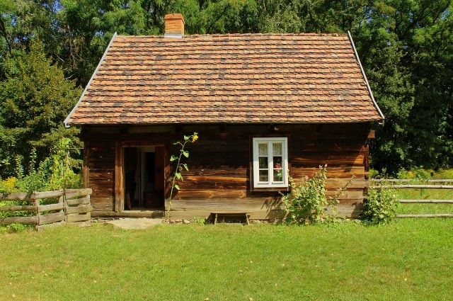 Жительнице села Новоузели оказали материальную помощь для улучшения жилищно-бытовых условий.