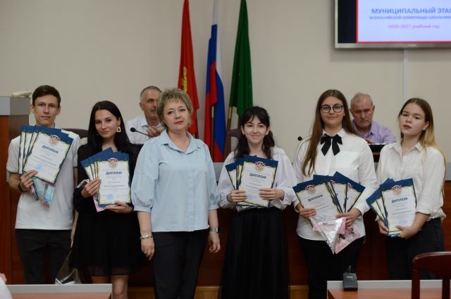 В Майкопе наградили призеров всероссийской олимпиады школьников