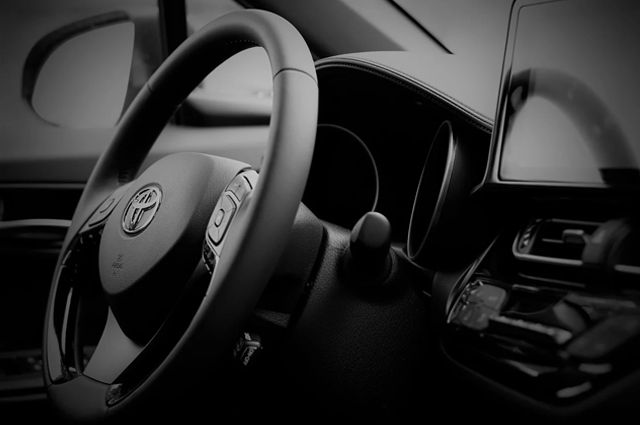 Сотрудники ДПС вернули оренбурженке угнанную у нее Toyota Camry.