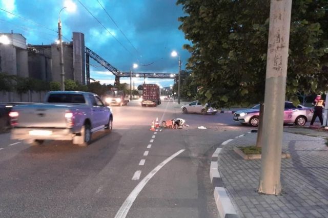 В Новороссийске водитель мопеда без прав пострадал в ДТП с легковушкой