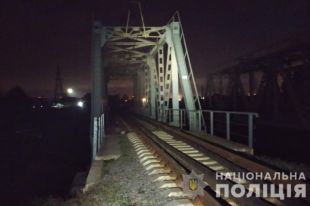 В Харькове 13-летнюю девочку на мосту убило током
