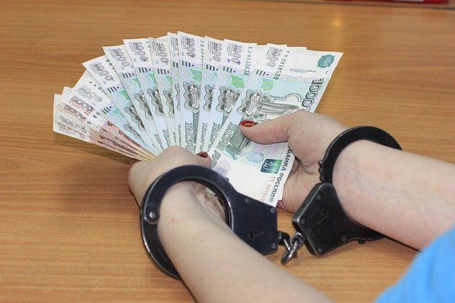 Житель Таганрога заплатил инспектору 5000 рублей, чтобы не работать