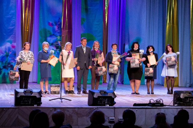 В Ленинском районе Новосибирска наградили лучших социальных работников